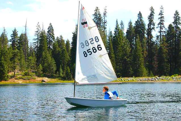 A guest in a boat on Lake Homavalo